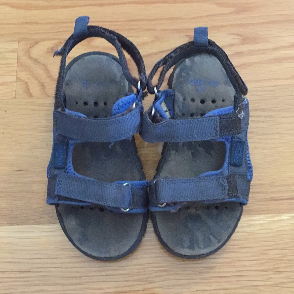 Oshkosh B’gosh adjustable sandals size 9